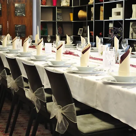 罗卡国会酒店 酒店 3*