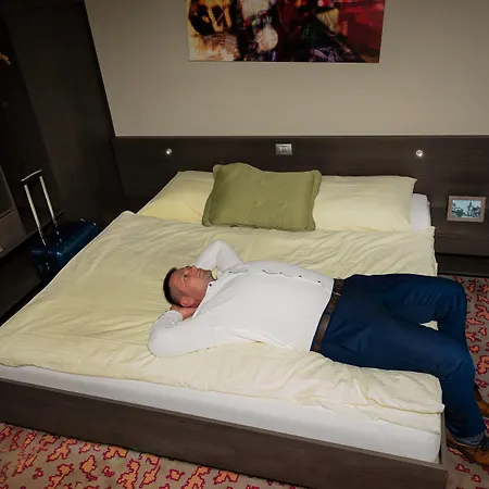 酒店 罗卡国会酒店 3*